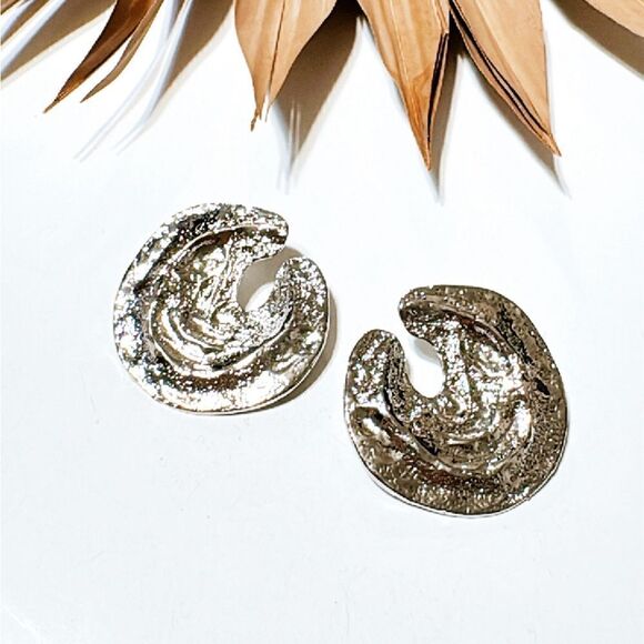 Silver geo stud earrings N406 - Picture 2 of 4